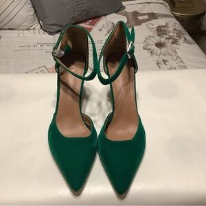 Women’s Pointed Toe Ankle-Strap Heels in Emerald Green NWOT